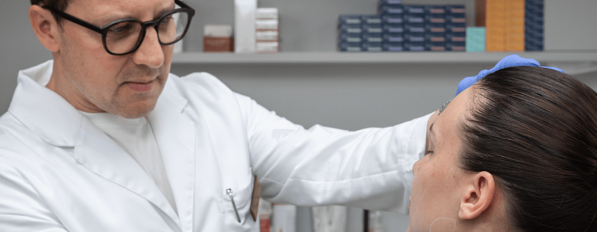 Le Dr Dauvillaire en Traitement